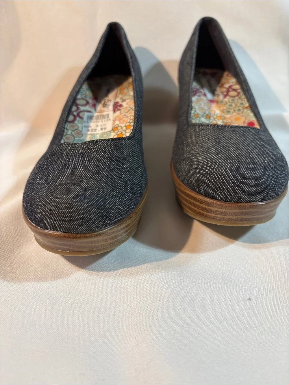 NWT American Eagle Dark Denim Wedges Floral-Insole size 5.5
